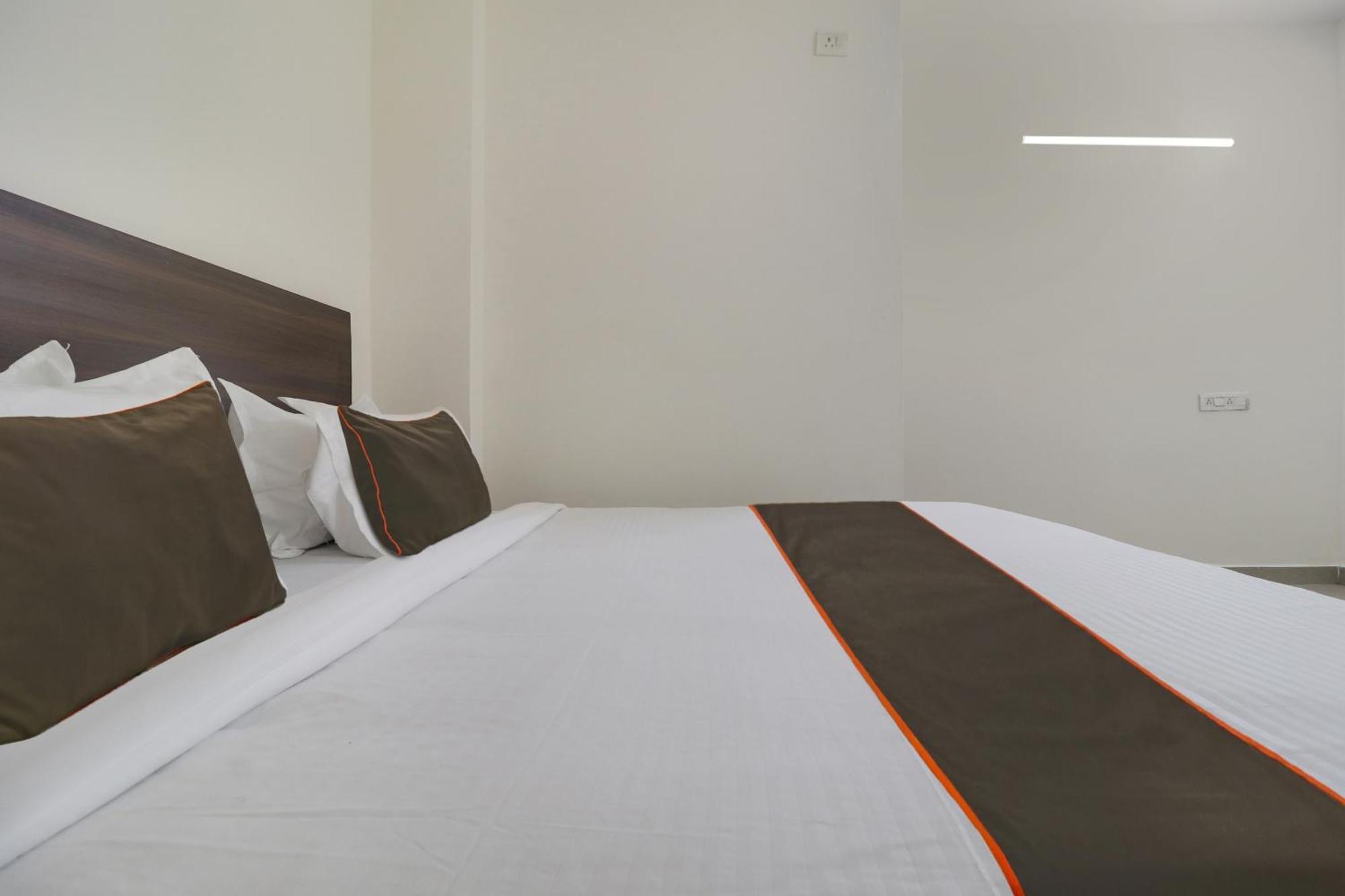 Hotel Collection O Sbr Kondapur Near Rto Office Hyderabad Exterior foto